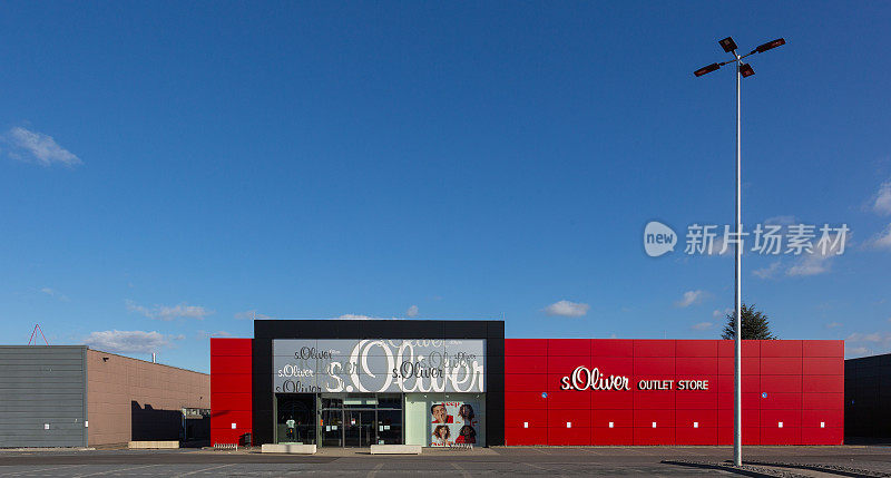 : oliver Outlet商店。oliver是一家德国时尚公司，在全球范围内销售服装、鞋子、配饰、珠宝、香水和眼镜。